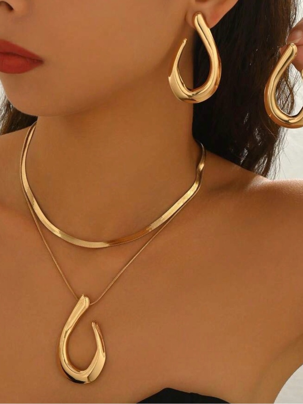 Gold Sculpted Teardrop Necklace & Hoop Earring Set